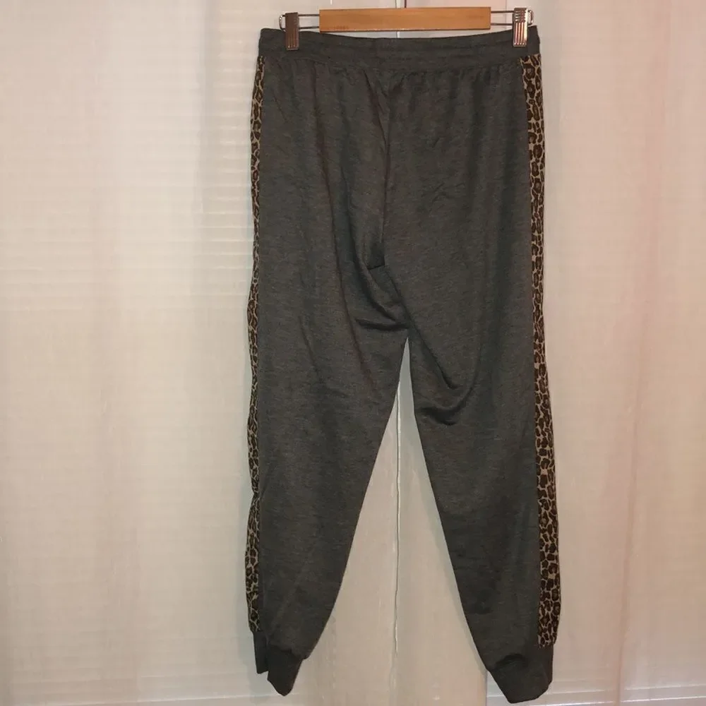 Anthropologie Splendid S Lively Leopard Gray PJ Lounge Crewneck & Jogger Set